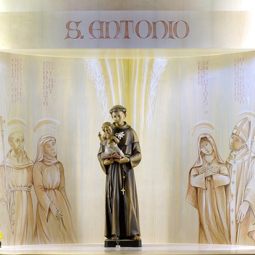 Nicchia di Sant'Antonio da Padova e Bambino, sec. XX. Chiesa parrocchiale di S.Giovanni Bosco (cripta)