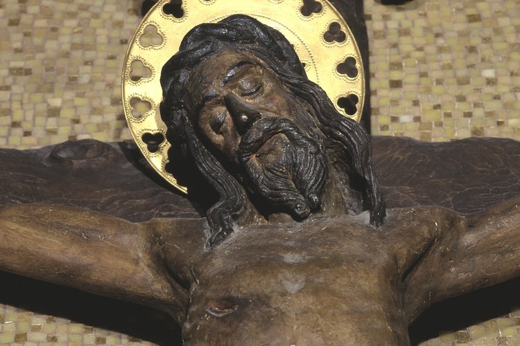 Chiesa della Beata Vergine del Carmine, crocifisso ligneo