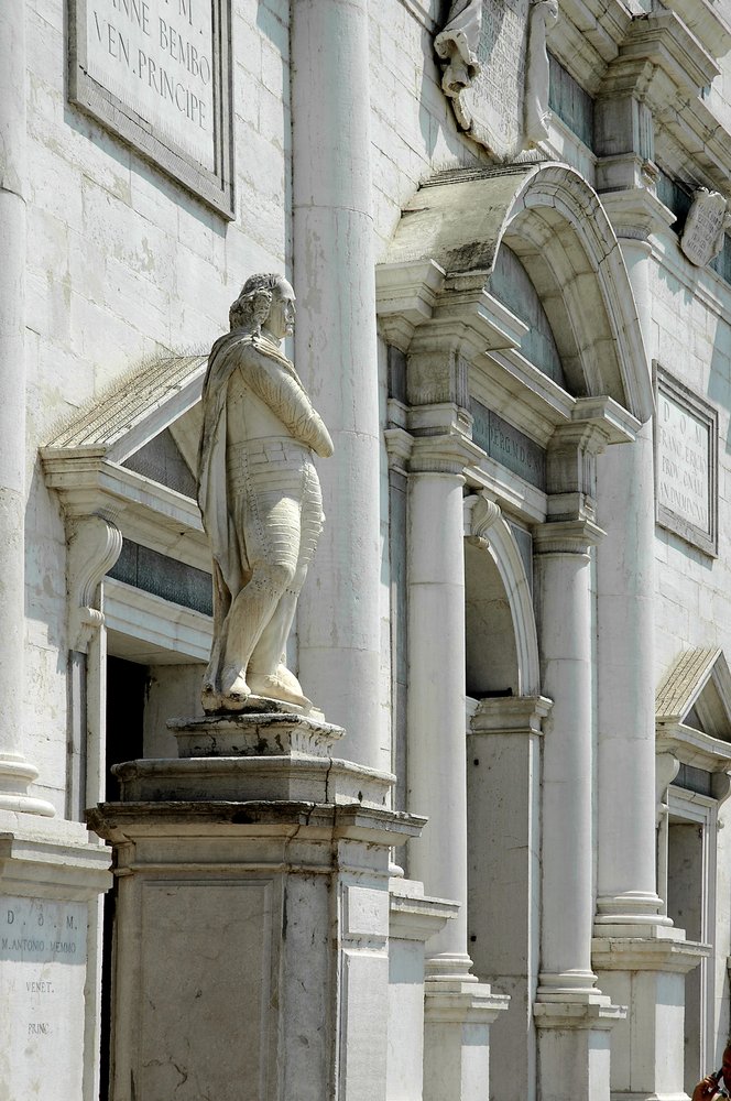Portale del Duomo e statua del Provveditore Giovanni Pasqualigo