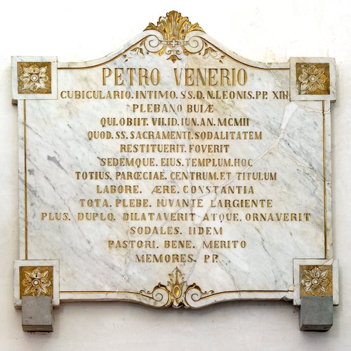 Epigrafe in onore di Pietro Venier, realizzatore del rinnovamento ottocentesco della Pieve, pieve di San Lorenzo in Monte di Buja