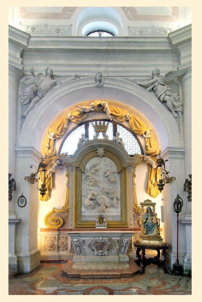 G. Torretti, altare laterale con la morte di S. Giuseppe, veduta d'insieme; marmi policromi, sec. XVIII