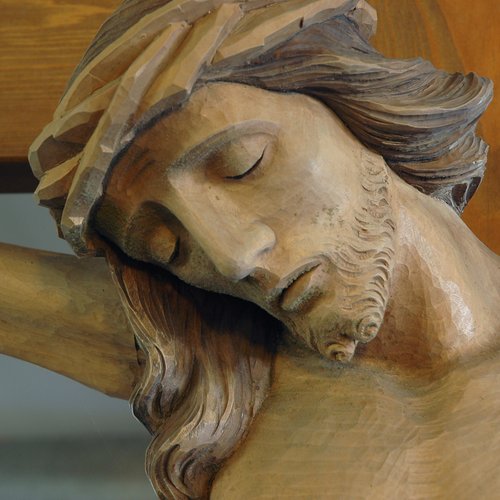 Crocifisso ligneo, sec. XX. Chiesa del Cristo Redentore (cripta)