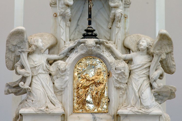 Altare maggiore, Angeli adoranti con al centro il tabernacolo, pieve di San Lorenzo in Monte di Buja