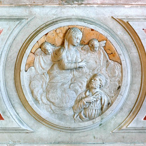 Chiesa di san Rocco, altare Maggiore, particolare die marmi policromi, Polcenigo