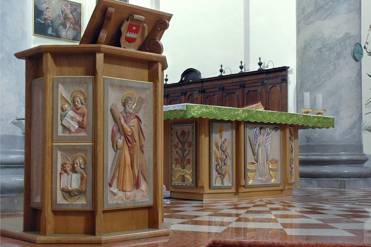 Pieve di Sant'Andrea, presbiterio, ambone e altare della celebrazione, Pozzuolo