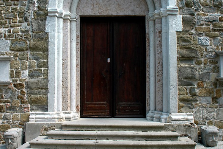 Portale d'ingresso della chiesa abbaziale