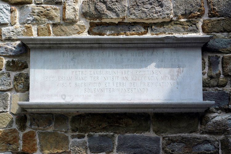 Lapide commemorativa delle visite del cardinale Giuseppe Sarto (futuro Papa Pio X)