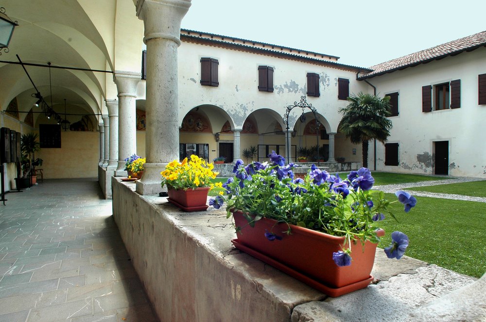 Chiostro, visione dal portico