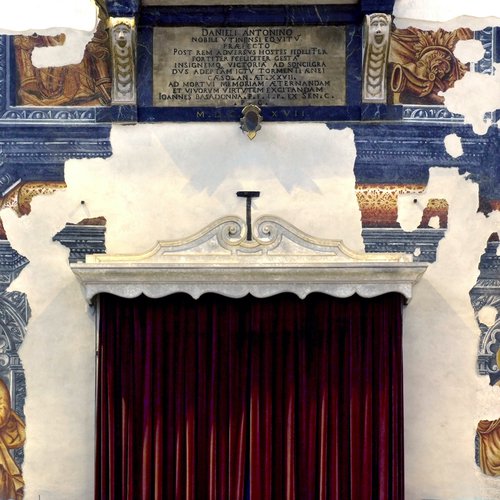Duomo Udine, controfacciata, frammenti di affreschi