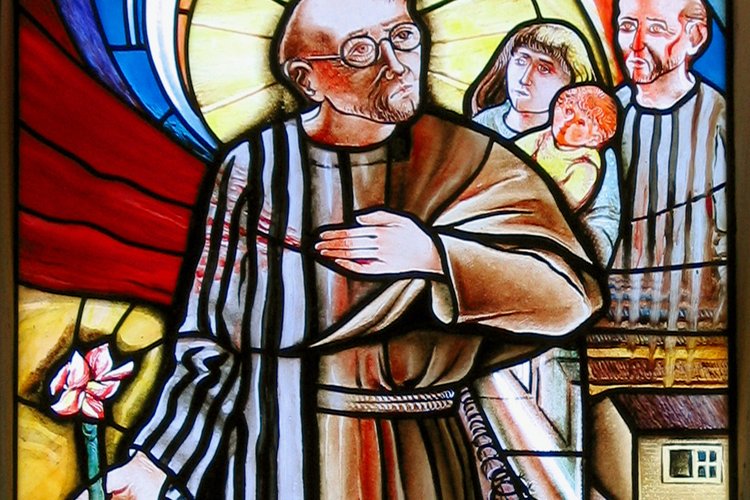 Chiesa della Santissima Trinità, Mortegliano, vetrata con San Massimiliano Kobe