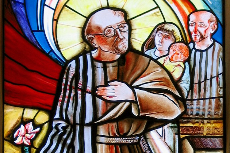 Chiesa della Santissima Trinità, Mortegliano, vetrata con San Massimiliano Kobe